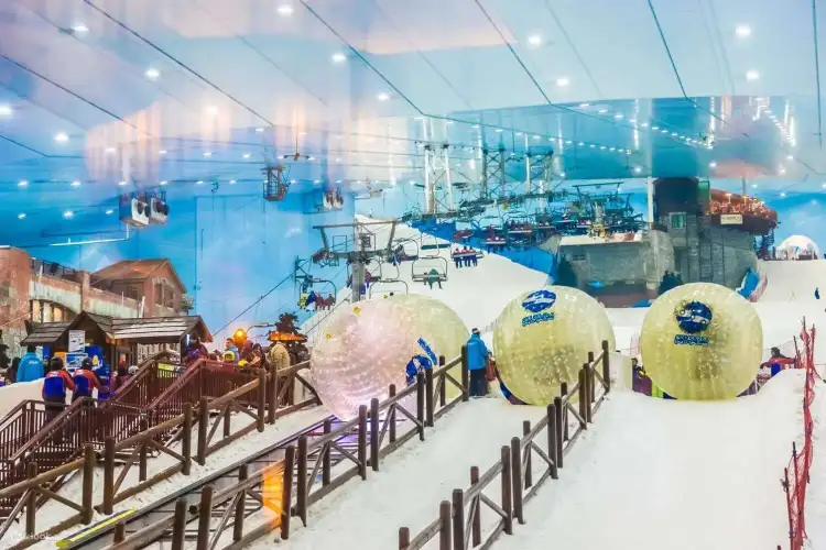Indoor Snow World in Ski Dubai